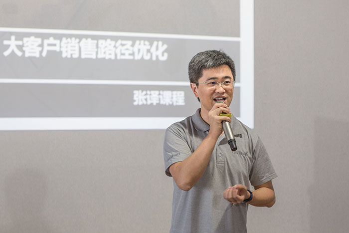 百聯(lián)開展新一輪培訓(xùn)：提高員工職業(yè)素質(zhì)，增強客戶服務(wù)能力